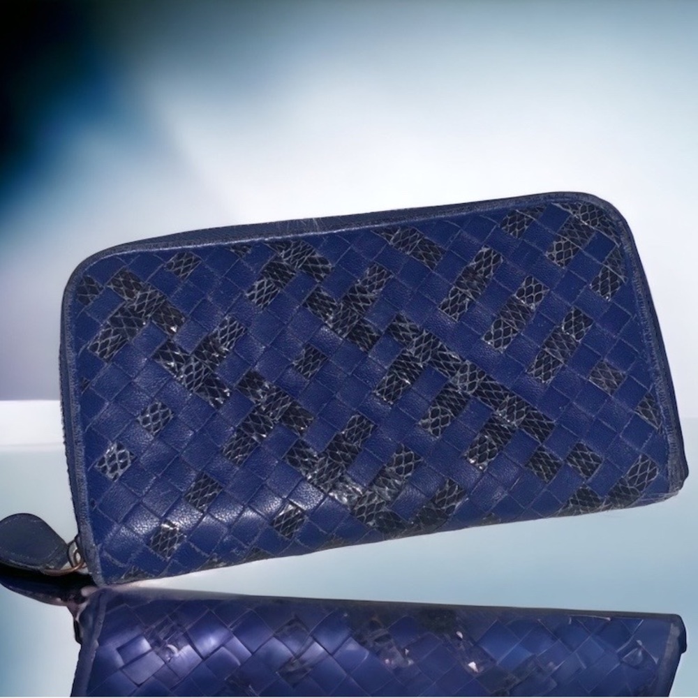 #11232 BOTTEGA VENETA INTRECCIATO PYTHON LAMBSKIN ZIP AROUND LONG WALLET/1C3039